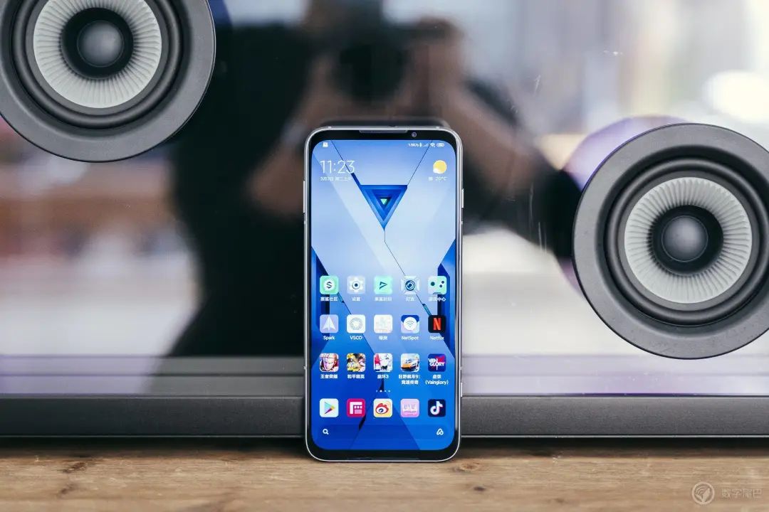 游戏手机存先鸡后蛋疑问，iQOO 与黑鲨对其理解不同